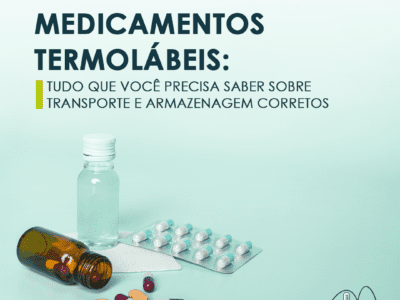 Frascos e cartela de remédios, acima está escrito "medicamentos termolábeis: tudo que você precisa saber sobre transporte e armazenagem corretos"